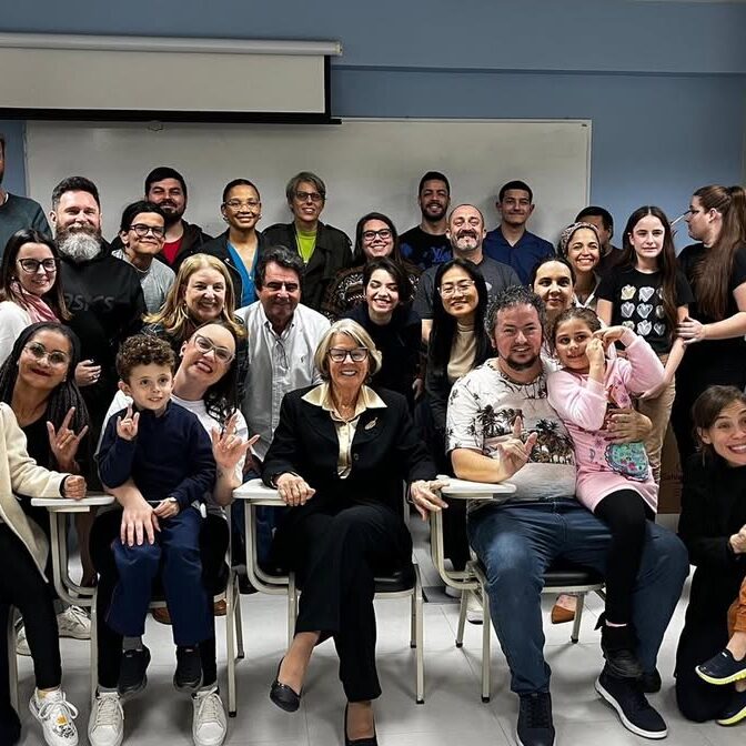 Entregamos esta semana os certificados de conclusão para as turmas dos Curso de Libras do IGK, n