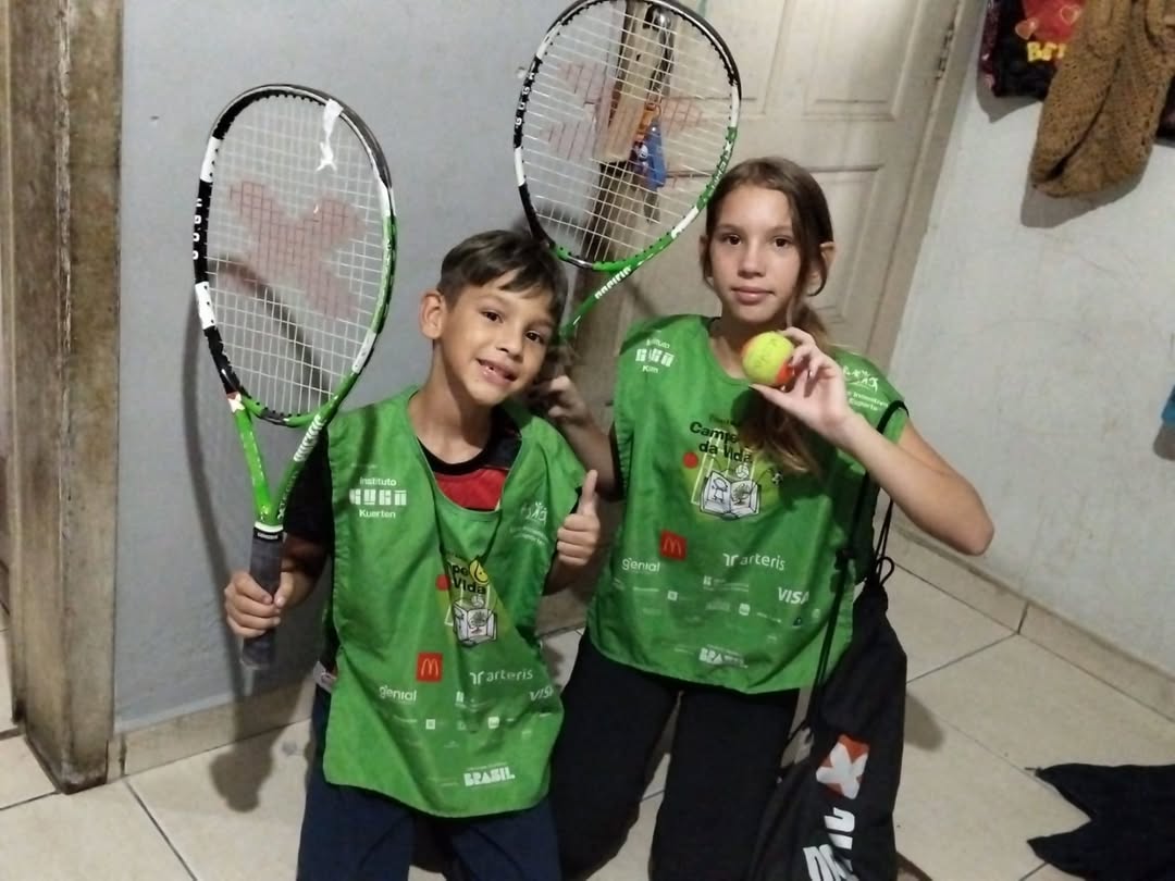 O projeto Tênis em Movimento foi criado para facilitar a prática do tênis pelos educandos 🎾Por